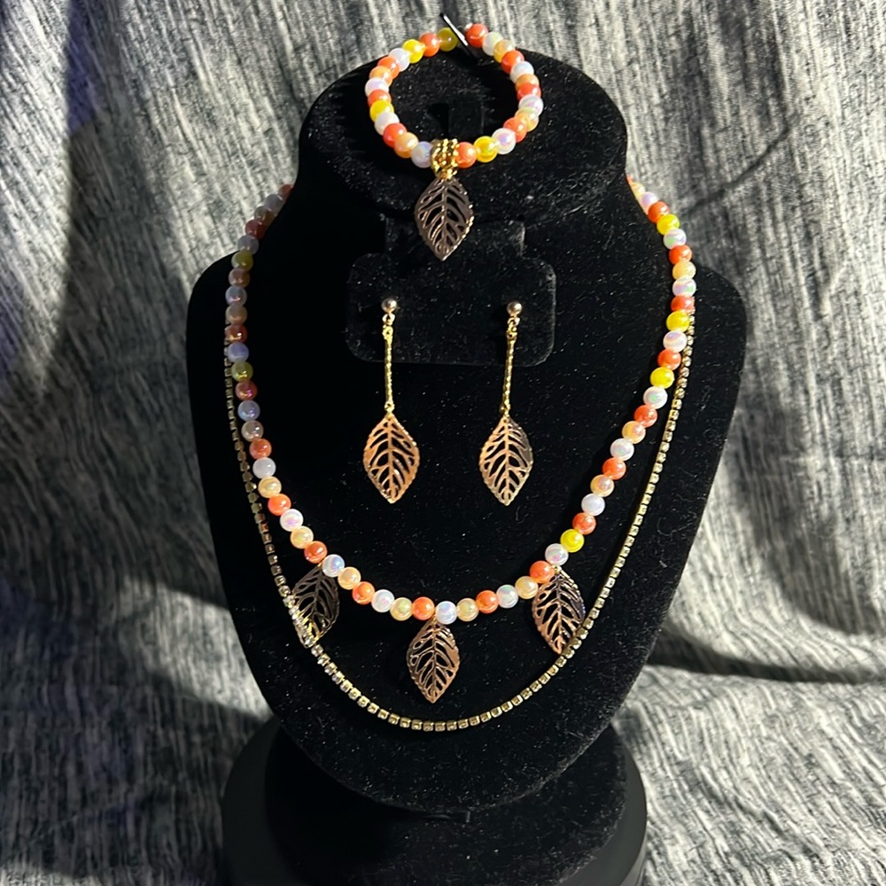 17 & 19 INCH NECKLACE.6 INCH STRETCHY BRACELET PLUS EARRINGS. HANDMADE BY ME
